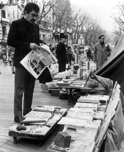 O escritor colombiano Gabriel García Márquez nas Ramblas de Barcelona, durante a entrevista que concedeu à Agencia Efe em fevereiro de 1970