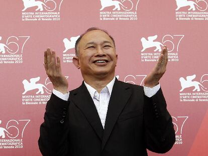 Brillante exponente de la escuela de acción made in Hong Kong, y algo desinflado en Hollywood, John Woo presentó ayer su último filme, Reign of asassins, antes de recibir por la noche el León de Oro por su carrera.