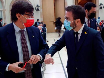 Salvador Illa (izq.) y Pere Aragonès el 12 de marzo durante la sesión constitutiva del Parlament.