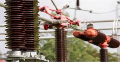 Aisladores cerámicos en red de alta tensión de PPC Insulators.