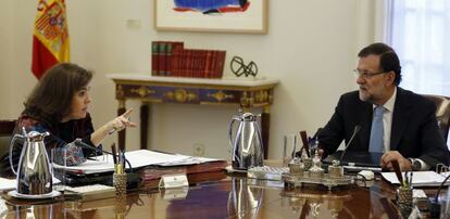 Mariano Rajoy, presidente del Gobierno, preside, en el Palacio de la Moncloa, la reunión extraordinaria del consejo de Ministros, con motivo de la presentación ante el Constitucional del recurso contra la proclama unilateral de independencia de Cataluña.