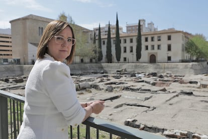 Isabel Franco, vicepresidenta de la comunidad de Murcia este sábado ante el Palacio de San Esteban, sede del Gobierno regional.