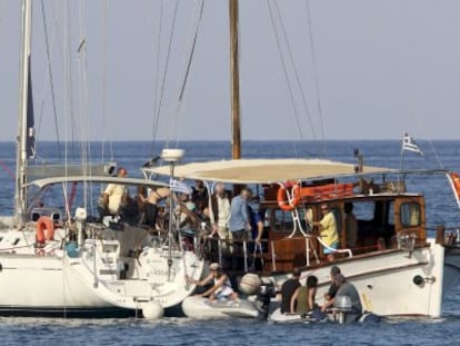 Activistes propalestins embarquen a la flotilla divendres a Creta.