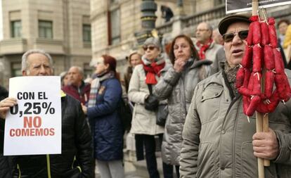 Concentración de pensionistas en Bilbao.