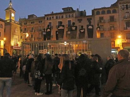 Una &quot;performance&quot; por los presos pol&iacute;ticos en la plaza de Vic.