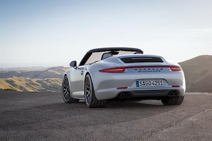 Las cuatro nuevas variantes de 911 llegarán a los Centros Porsche españoles a principios de noviembre de 2014 a un precio final de:  - 911 Carrera GTS: 135.339 €  - 911 Carrera GTS Cabriolet: 149.865 €  - 911 Carrera 4 GTS: 143.484 €  - 911 Carrera 4 GTS Cabriolet: 158.010 €