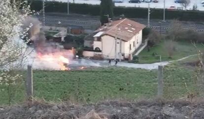 Imagen del accidente de una avioneta en Noáin (Navarra).