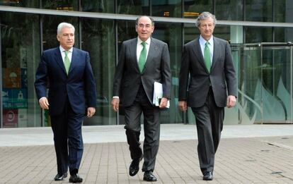 Francisco Martínez Córcoles, director de negocios de Iberdrola; Ignacio Sánchez Galán, presidente del grupo; y José Sainz Armada, director financiero