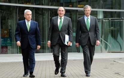 Francisco Martínez Córcoles, director de negocios de Iberdrola; Ignacio Sánchez Galán, presidente del grupo; y José Sainz Armada, director financiero