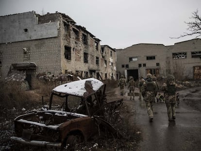 Soldados ucranios concentrados en la región del Donbás, este miércoles.