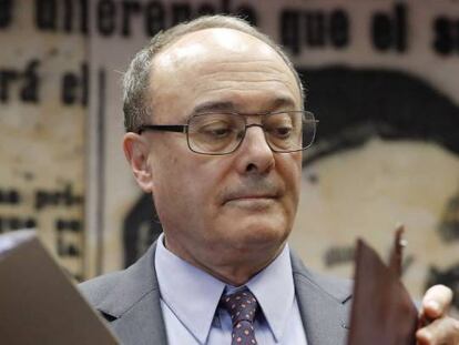 El gobernador de Banco de España, Luis María Linde, comparece hoy en la Comisión de Presupuestos del Senado