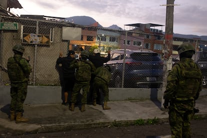 En el operativo se llevaron a cabo requisas en varias calles y parques de Solanda.