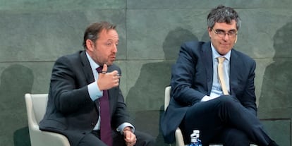 Francisco de la Torre y  Jesús Fernández-Villaverde, en una charla en la Fundación Rafael del Pino el pasado mayo. / Fundación Rafael del Pino.