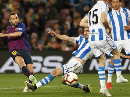 Jordi Alba conecta el disparo que supuso el 2-1.