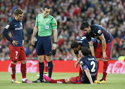 Godín, en el momento de la lesión, en San Mamés.