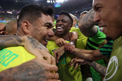 Casemiro y Vinicius celebran el gol. 