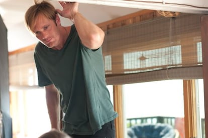 Alexander Skarsg&aring;rd, en una imagen de &#039;Qu&eacute; hacemos con Maisei?&#039; 