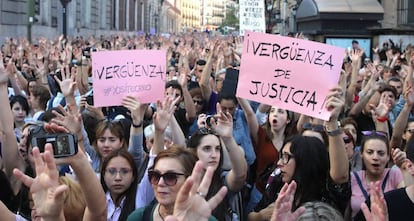 Concentración contra la sentencia en el juicio a La Manada, frente al Ministerio de Justicia, en Madrid.