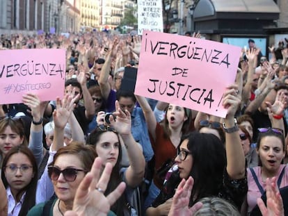 Concentración contra la sentencia en el juicio a La Manada, frente al Ministerio de Justicia, en Madrid.