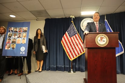 Todd Lyons durante una conferencia de prensa en el Tribunal de Estados Unidos en Boston, Massachusetts, el 2 de junio de 2025.
