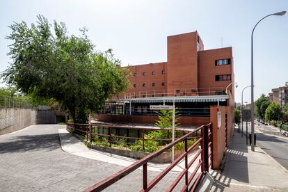 Fachada de la residencia Peñuelas, en el distrito de Arganzuela de Madrid.