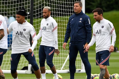 Messi (a la derecha) participa en un entrenamiento junto a Mbappe, Neymar, este sábado.