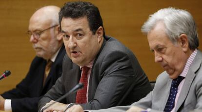 El exdirector general del FROB Mariano José Herrera (c).
