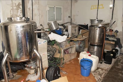 El laboratorio de droga sintética desmantelado en enero de 2024 en Sueca (Valencia) con 1.900 litros de metanfetamina.