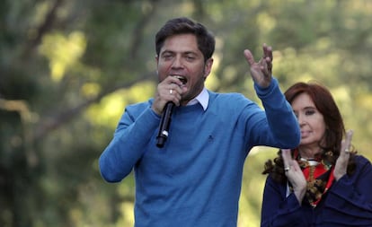 Axel Kicillof e a ex-presidenta Cristina Fernández de Kirchner participam de um comício em La Plata, na reta final da campanha.