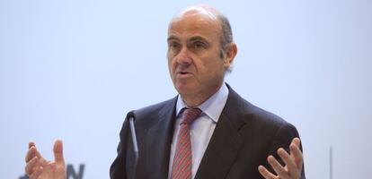 El ministro de Economía en funciones, Luis de Guindos, durante su intervención en la clausura del IV Foro Anual del Consejero que se celebra hoy en Madrid.