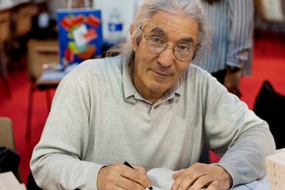 Boualem Sansal, en una firma de libros en Francia en 2015.