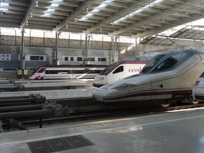 ¿Un kilómetro de AVE o cinco áreas de descanso seguras?