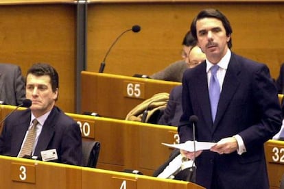 A AZNAR LE ABURRÍA SU DISCURSO