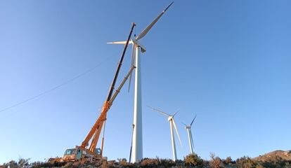 Desmontaje de dos parques elicos de Iberdrola en Isabela y Molar de Molinar (Albacete).