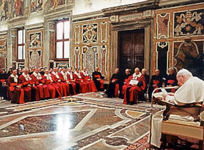 Juan Pablo II, durante su intervención del lunes ante los abogados y jueces del Tribunal de la Rota.