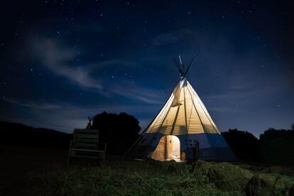 Tipi, el clásico alojamiento indio, en pleno Parque Natural de los Alcornocales, Cádiz