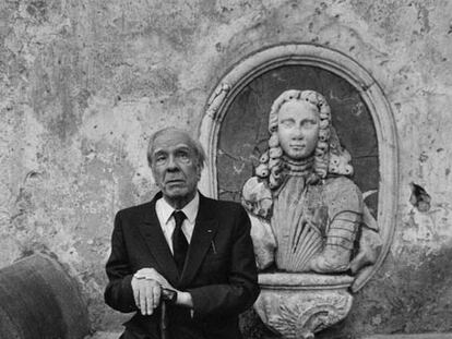 Borges (Buenos Aires, 1899-Ginebra, 1986), en Villa Palagonia, Bagheria (Sicilia), en 1984.