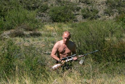El presidente practicaba la caza con un potente rifle en las monañas de Sayan en el verano de 2007