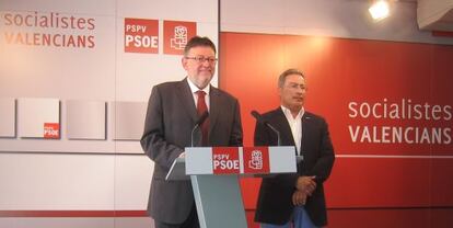 Ximo Puig y Paco Molina en la rueda de prensa en la sede socialista.