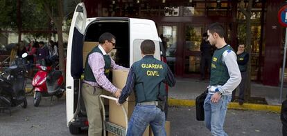 Registro en un edificio p&uacute;blico de Sevilla en 2013, por el &lsquo;caso de los ERE&lsquo;.