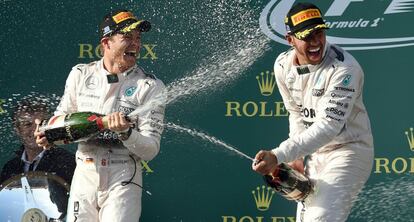 Lewis Hamilton, a la dreta, amb Nico Rosberg.