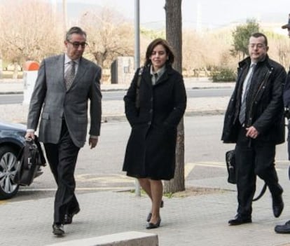 Diego Torres (i.), su esposa, Ana Tejeiro y el abogado González Peeters.