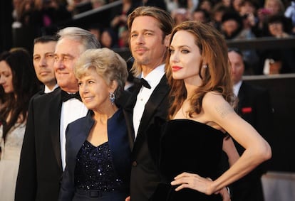 William Alvin Pitt, Jane Pitt, Brad Pitt y Angelina Jolie, en la alfombra roja de los Oscar de 2012, celebrados en Los Ángeles (EE UU).