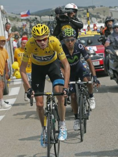 Froome lidera la carrera en la ascensión al Mont Ventoux seguido de Nairo Quintana