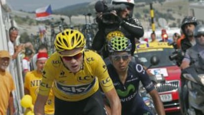 Froome lidera la carrera en la ascensión al Mont Ventoux seguido de Nairo Quintana
