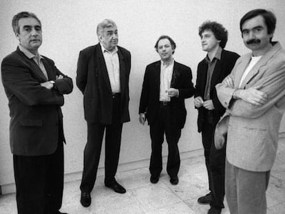 De izquierda a derecha, Juan Jos&eacute; Mill&aacute;s, Eduardo Haro Tecglen, Javier Mar&iacute;as, Manuel Rivas y Antonio Mu&ntilde;oz Molina en 1996.