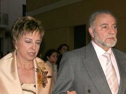 María Agustina Martín Caño y Julio Anguita, tras la ceremonia.