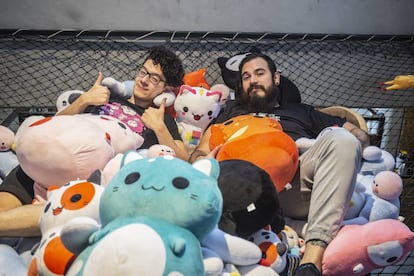 Juan Pablo Riebeling y Antonio Uribe, creadores del estudio de videojuegos “Hyperbeard Games” en la Ciudad de México.