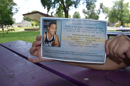 Invitación al funeral de Feglys Antonio Campos-Arriba en Denison, Iowa, el 21 de agosto de 2025.
Denison, Iowa, Estados Unidos.