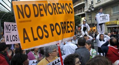 Manifestación contra la pobreza por las calles de Valencia en octubre de 2010.